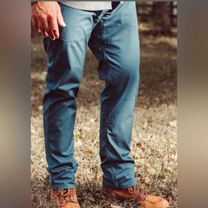 Mountain Khakis Larimer Pant in Faded Indigo. Modern Fit Size 40x34. NWOT